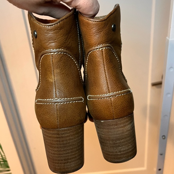 UGG Women’s Brown Leather Annie Boot Size 9 - Picture 7 of 11